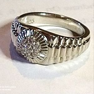 MEN'S STERLING ZIRCON STARBURST RIBBED RING. (R-10) 3882.-0